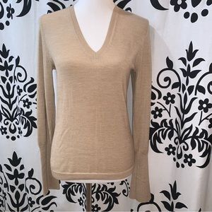 Banana Republic Sz M V-Neck Long Sleeve Silk Blend Beige Sweater